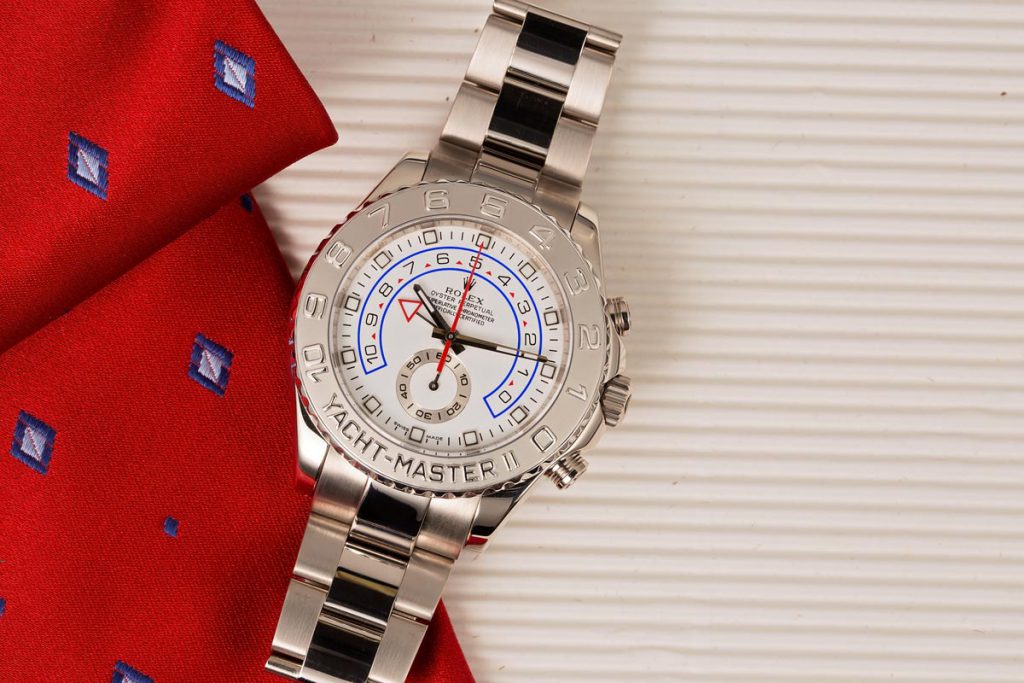 Many famous people wear this replica watch, celebrities and athletes alike.